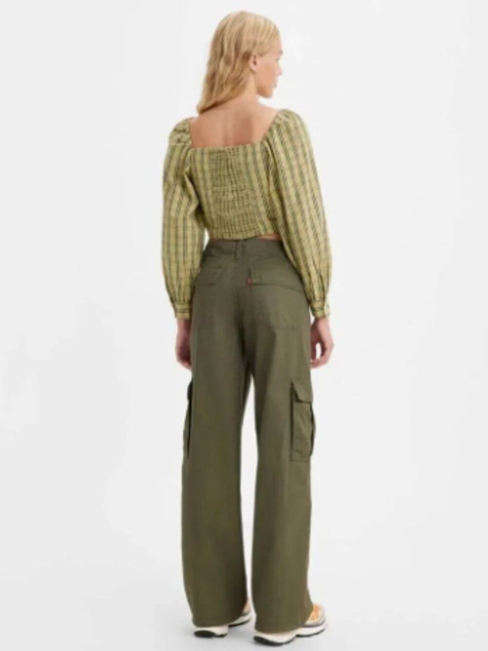 Levi's Women's Mid-Rise 94's Baggy Jeans Cargo in Army Green | 27x30 - Picture 2 of 9